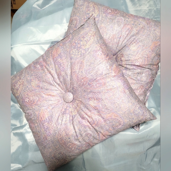 Two lavender paisley throws/sofa pillows - Picture 7 of 7